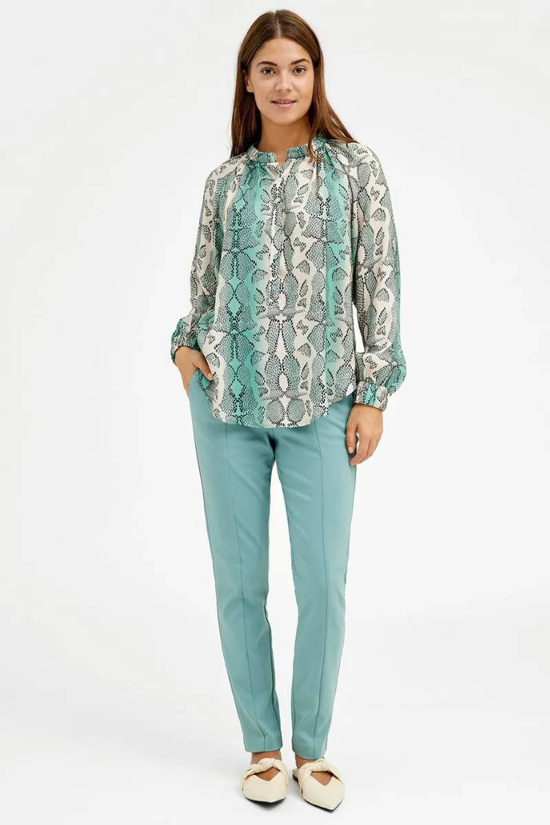 Annsofie, A-shape shirt | Menthe w. Bisque Leo Print | Skjorte   fra Gustav