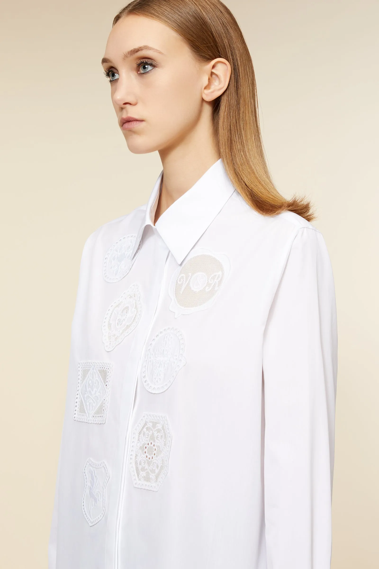 EMBROIDERY PATCH SHIRT