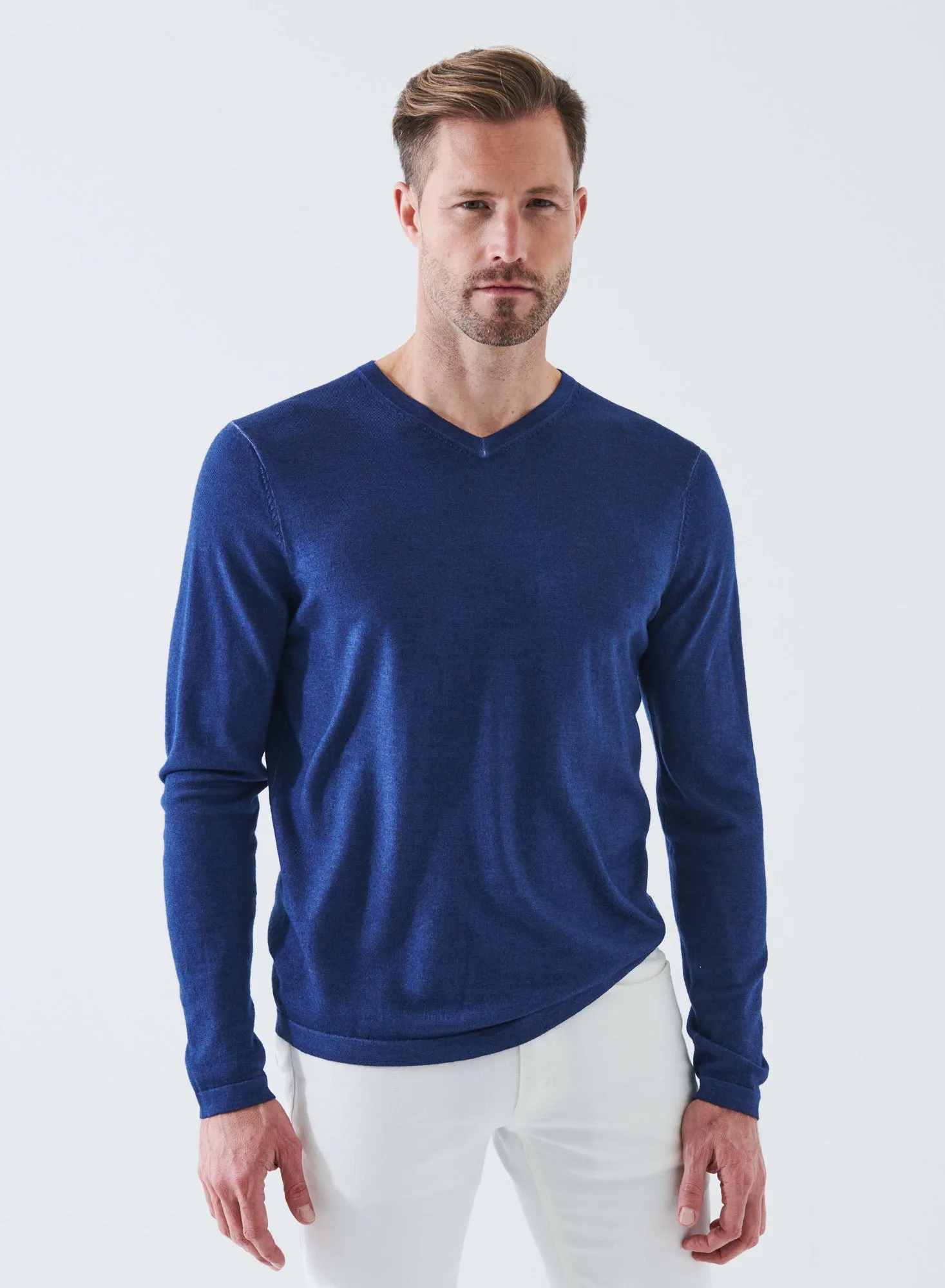 EXTRA-FINE MERINO VINTAGE WASH V-NECK