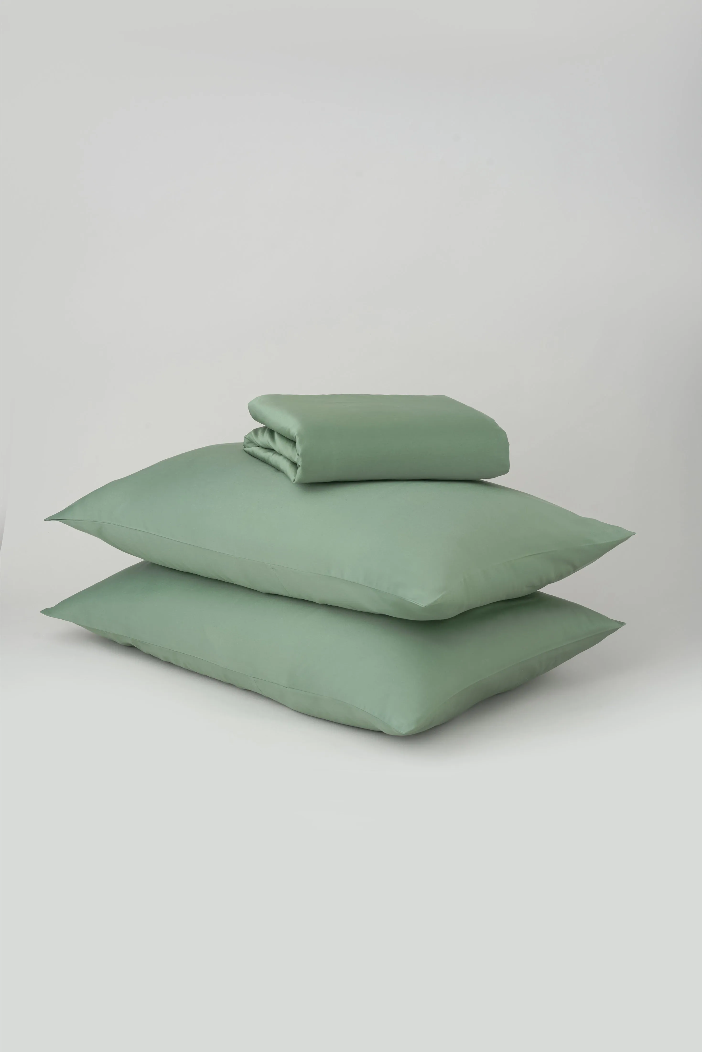 Fitted Sheet and Pillowcase Set in Hedge Green