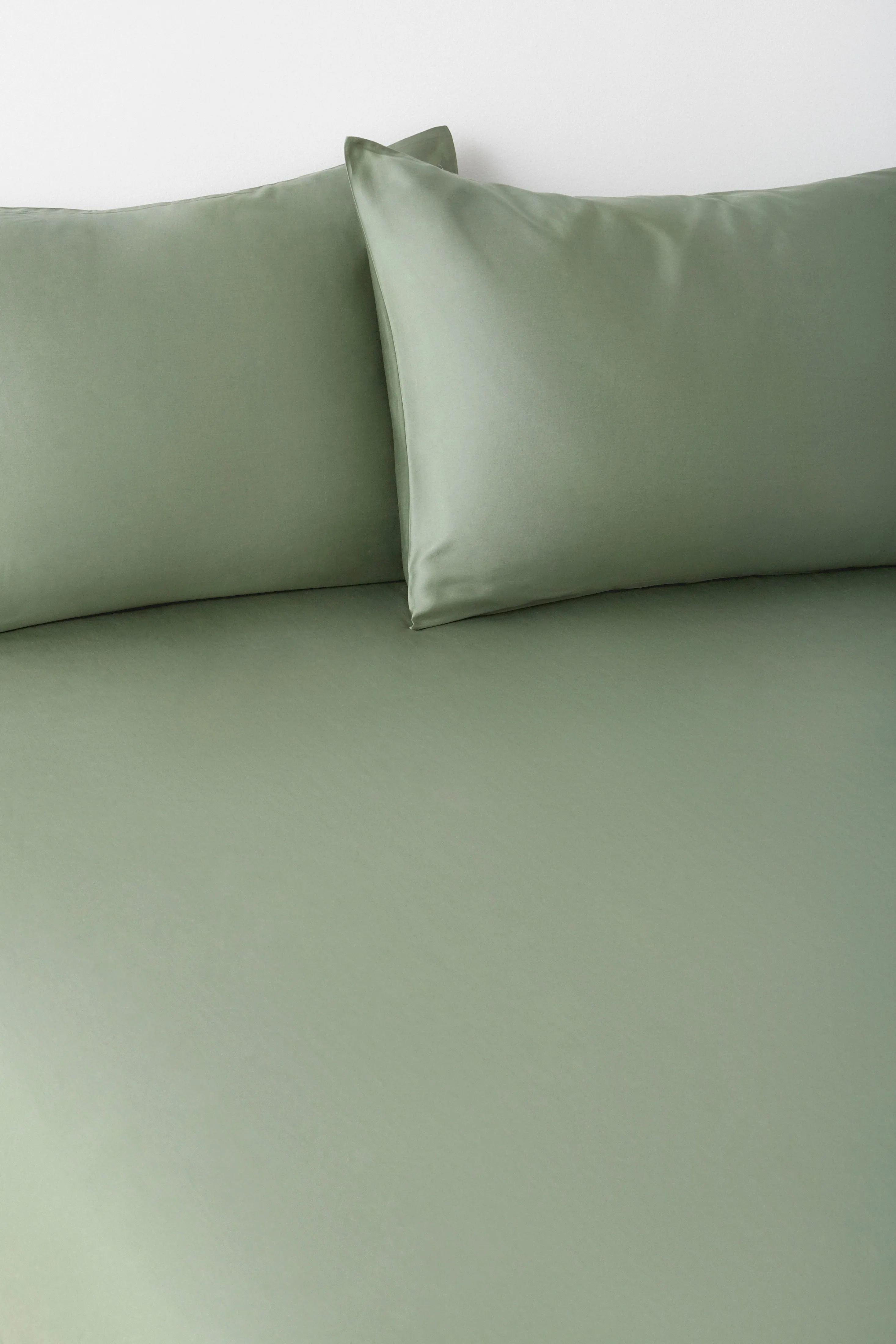 Fitted Sheet and Pillowcase Set in Hedge Green