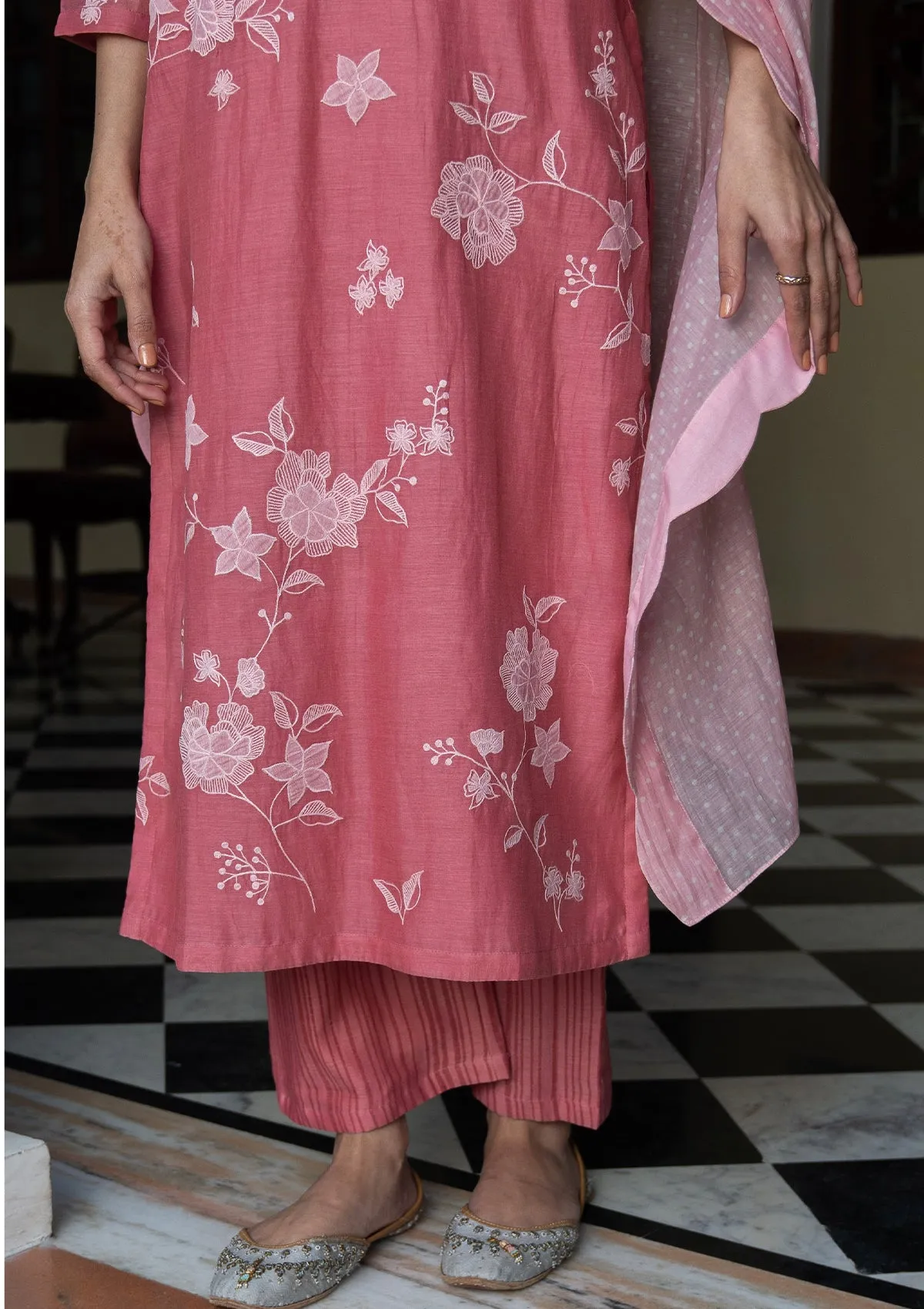 Hibiscus Thread Embroidered Kurta Set