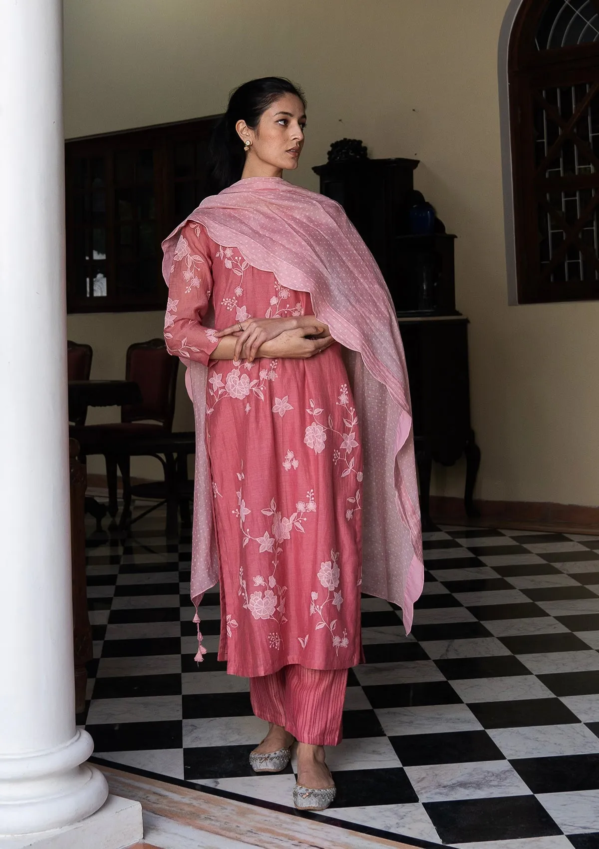 Hibiscus Thread Embroidered Kurta Set