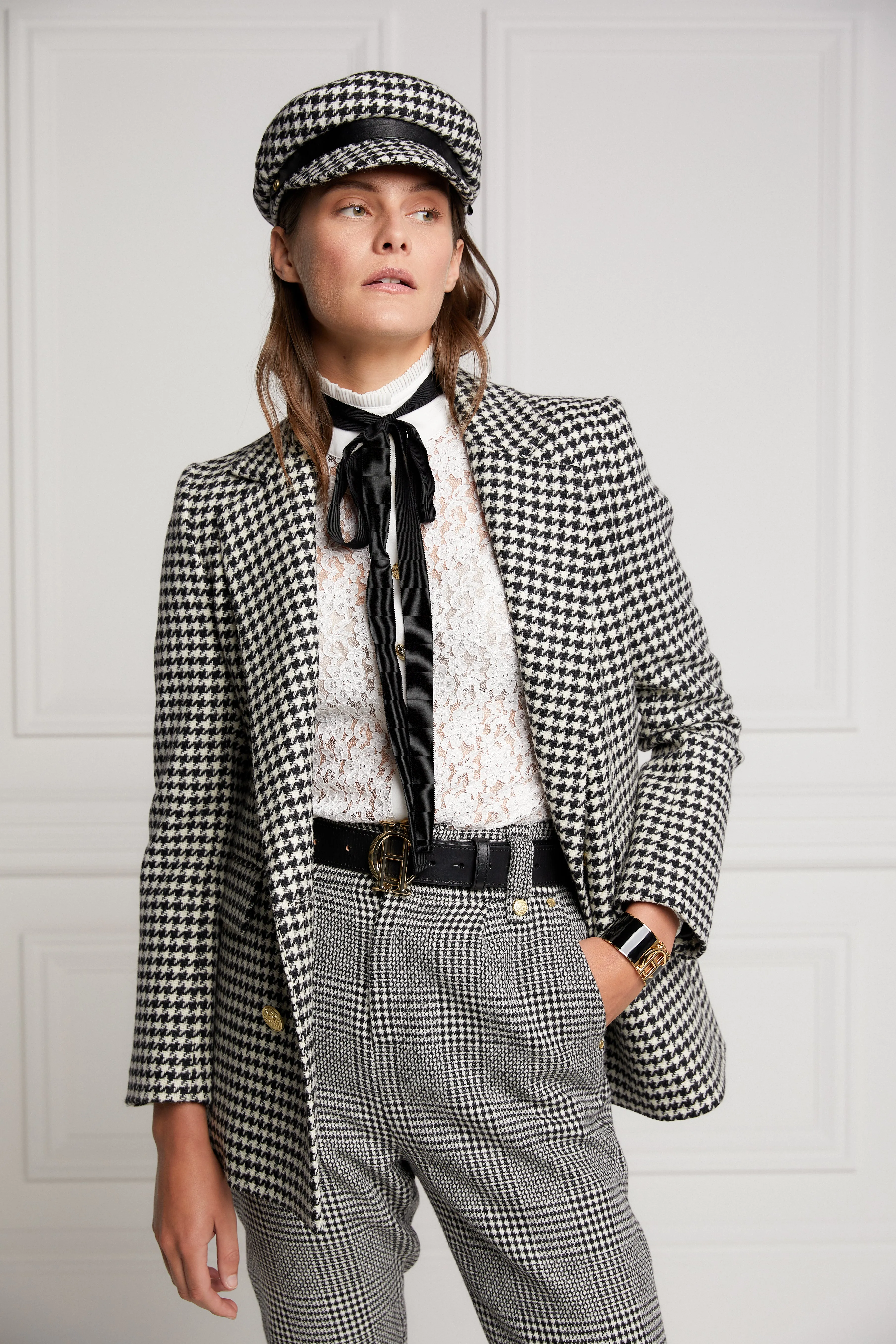 Jade's Houndstooth Look (Houndstooth)