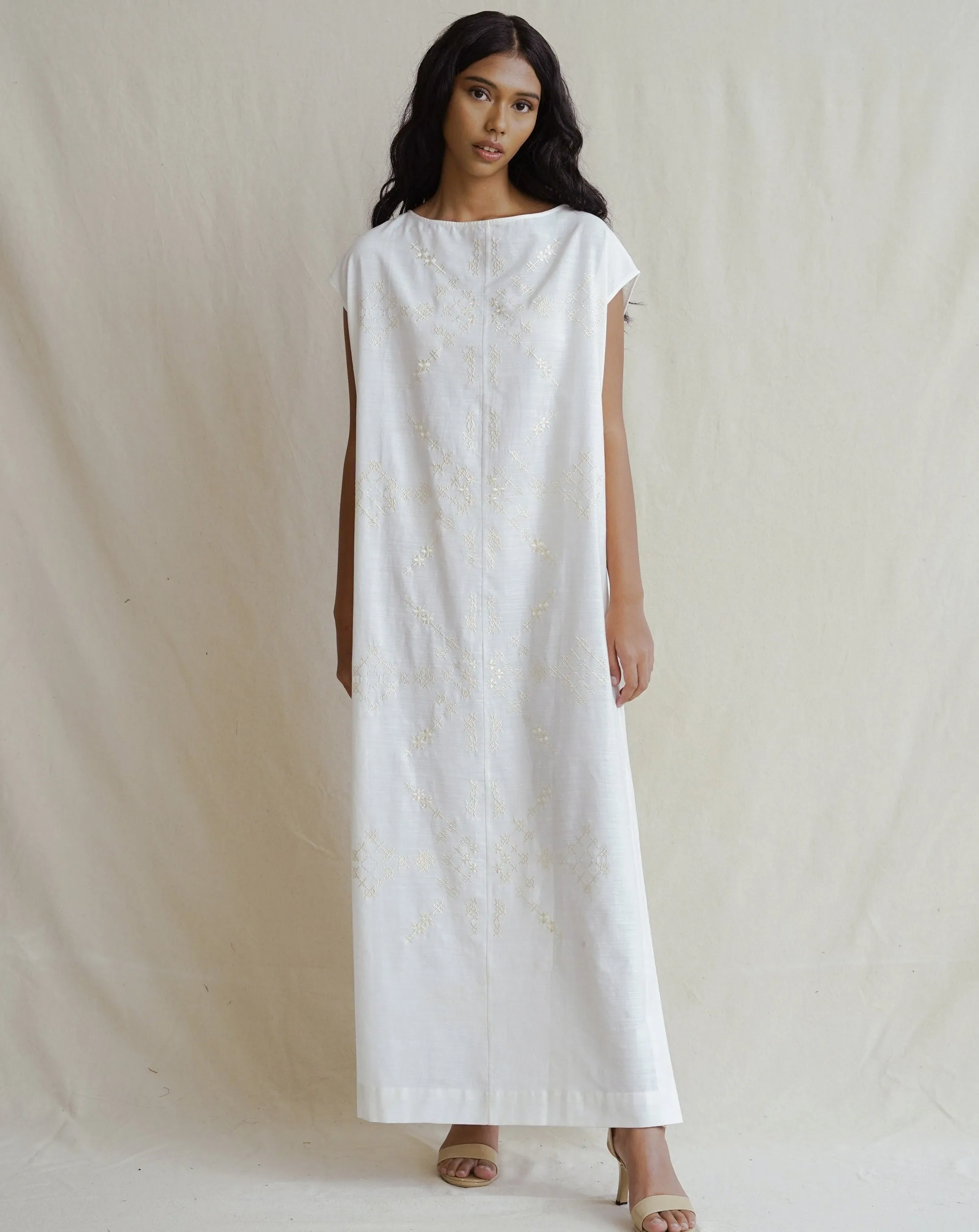 KAPAS - Embroidered Kaftan Dress