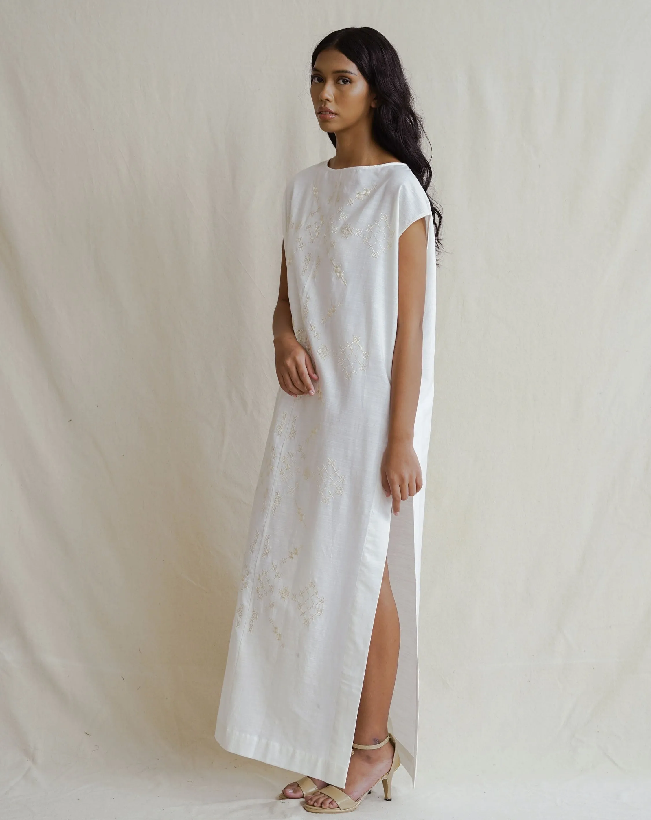 KAPAS - Embroidered Kaftan Dress