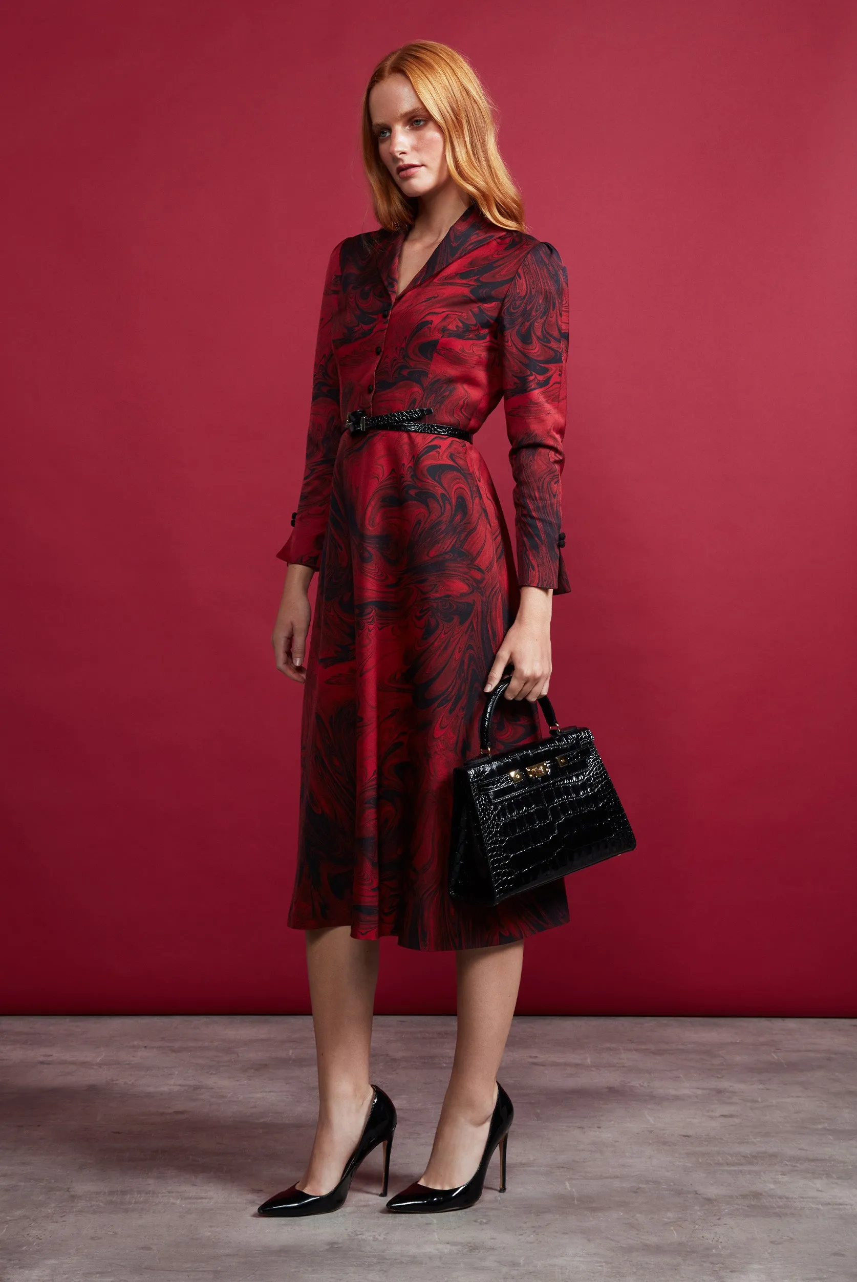 Long-Sleeved Midi Dress in Dark Red and Black Marble Print - Nadia