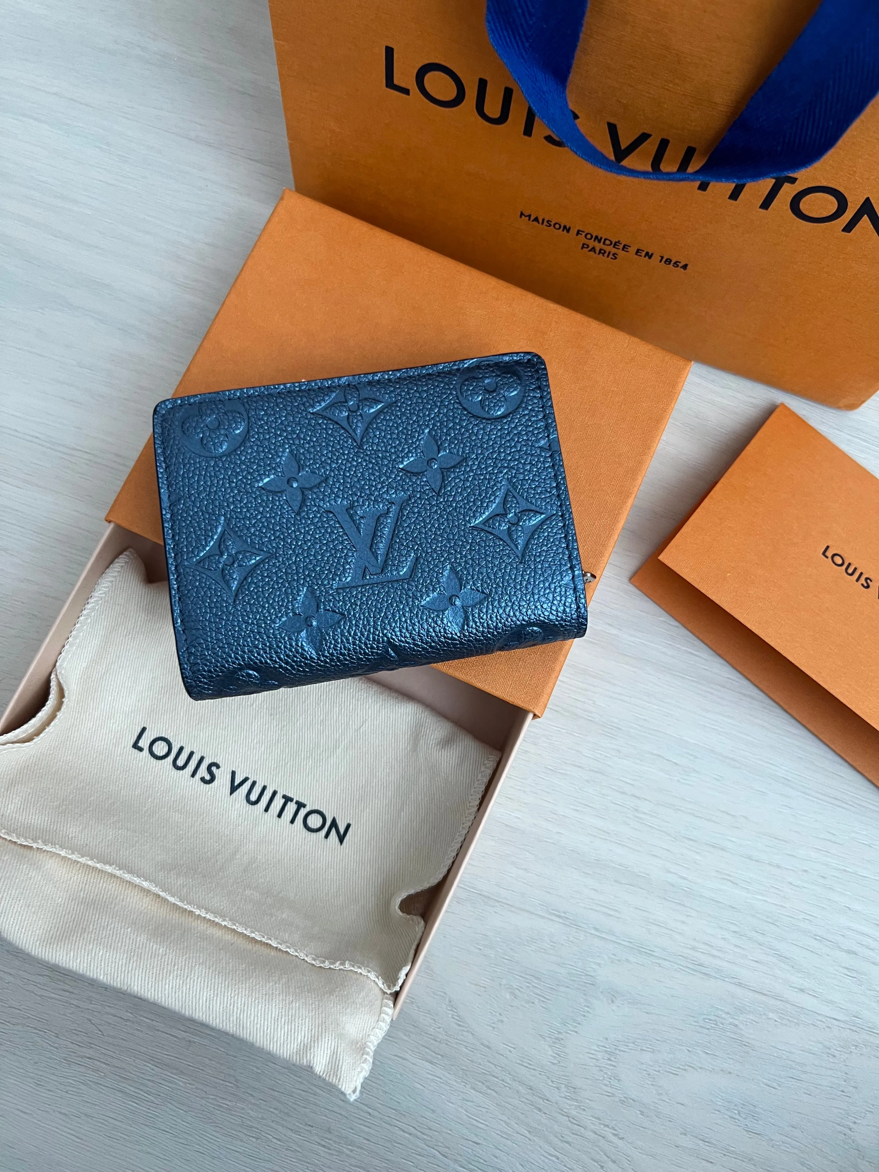 Louis Vuitton Clea Wallet