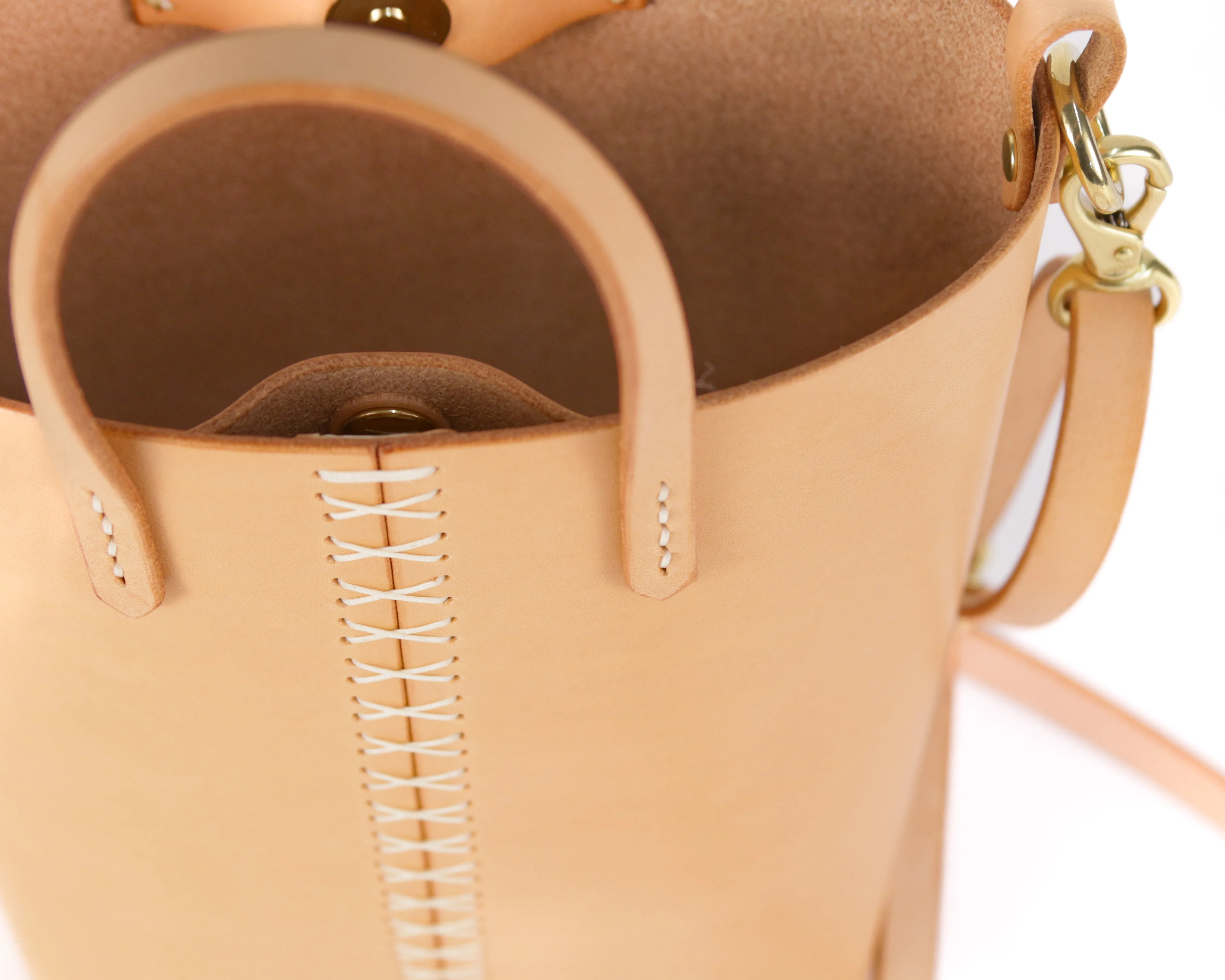 Palmetto Bucket Bag: Tan