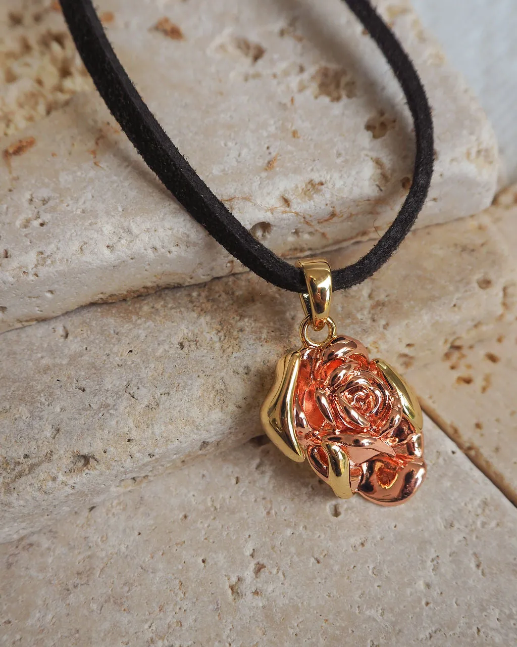 Rosa Pendant Necklace- Gold