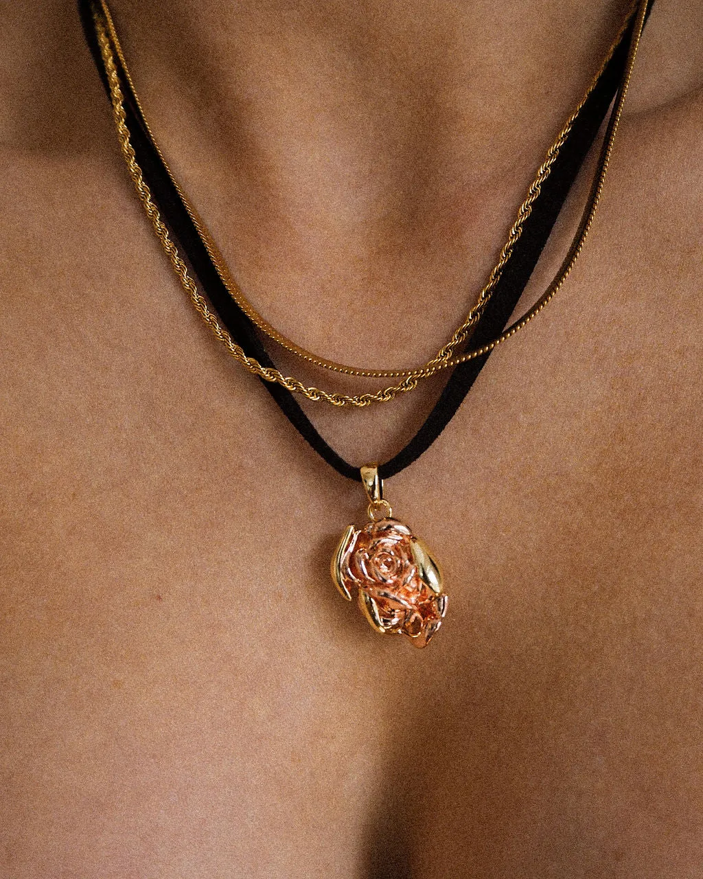 Rosa Pendant Necklace- Gold