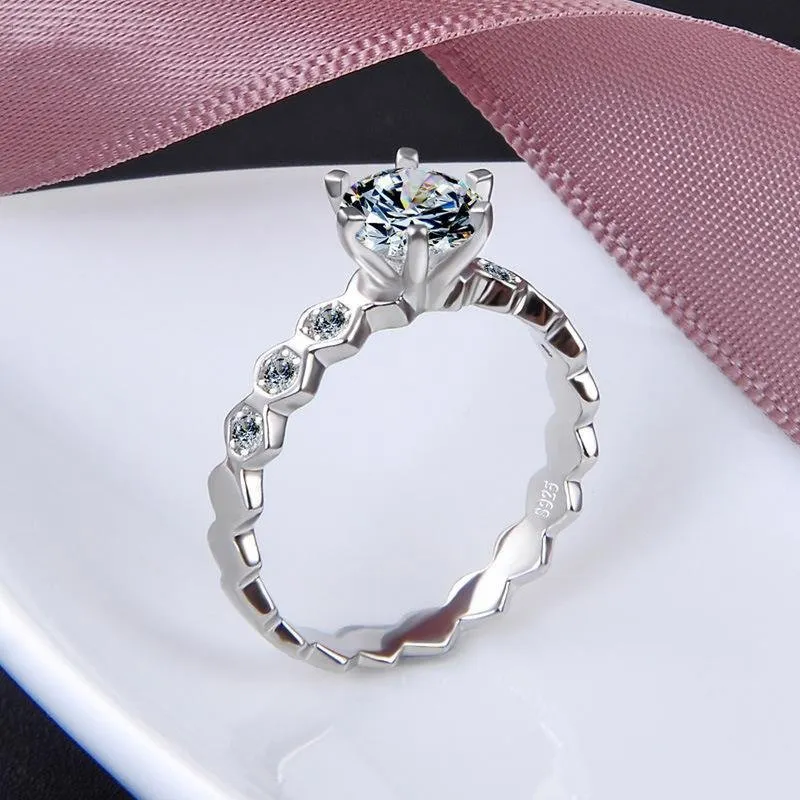 Round Cut Vintage Engagement Ring