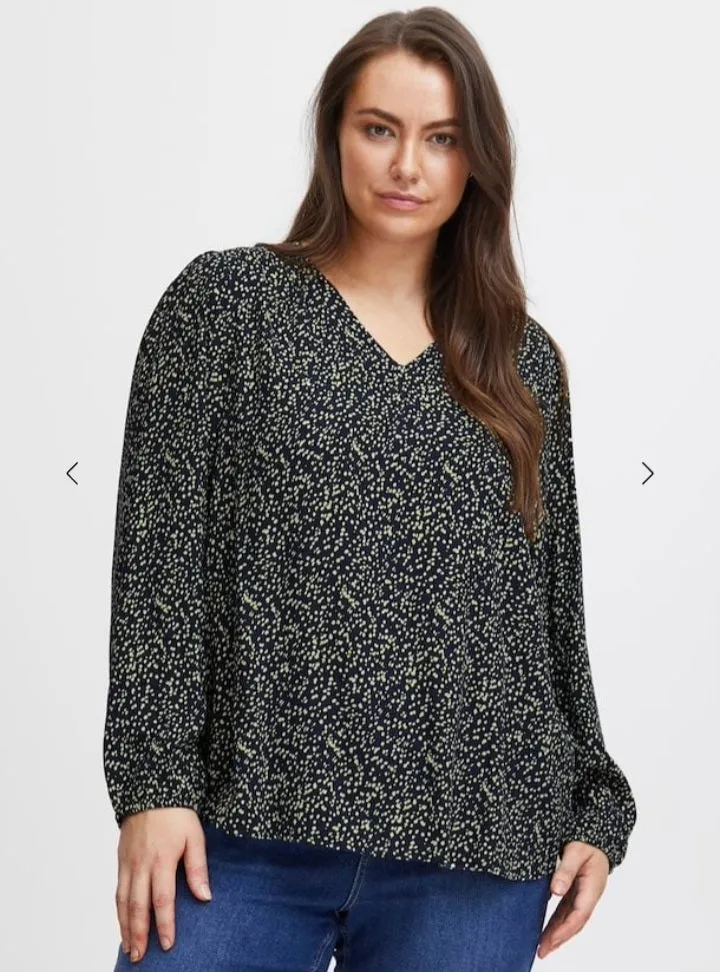 Simple Wish Navy print top